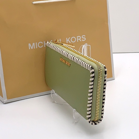 MICHAEL KORS JET SET TRAVEL LARGE THREE QUARTER ZIP WALLET LIGHT SAGE MULTI - Picture 12 of 16